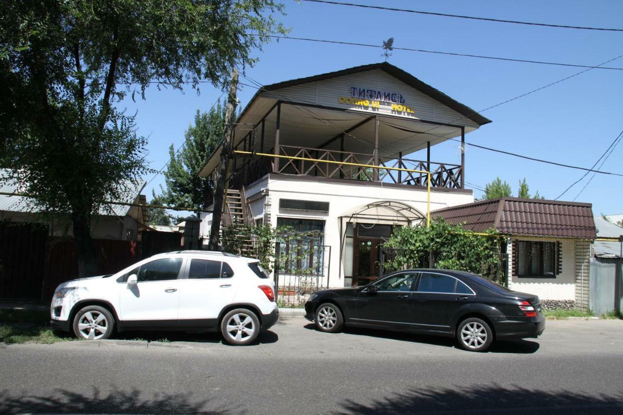 Tiflis Hotel Ałma Ata Zewnętrze zdjęcie